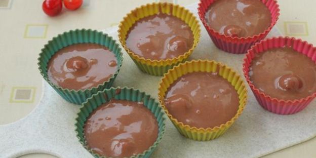 шоколадные кексы с вишней