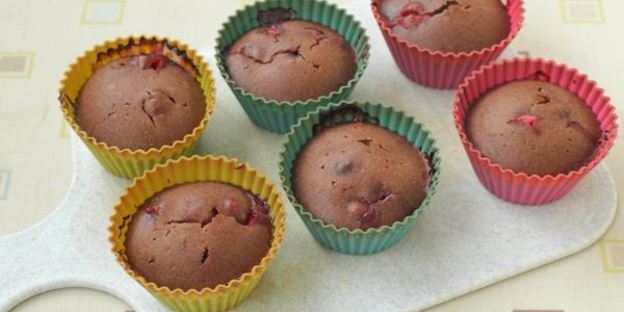 шоколадные кексы с вишней