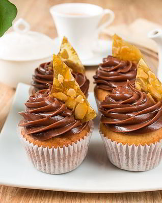 Ванильные капкейки с шоколадно-ореховым кремом