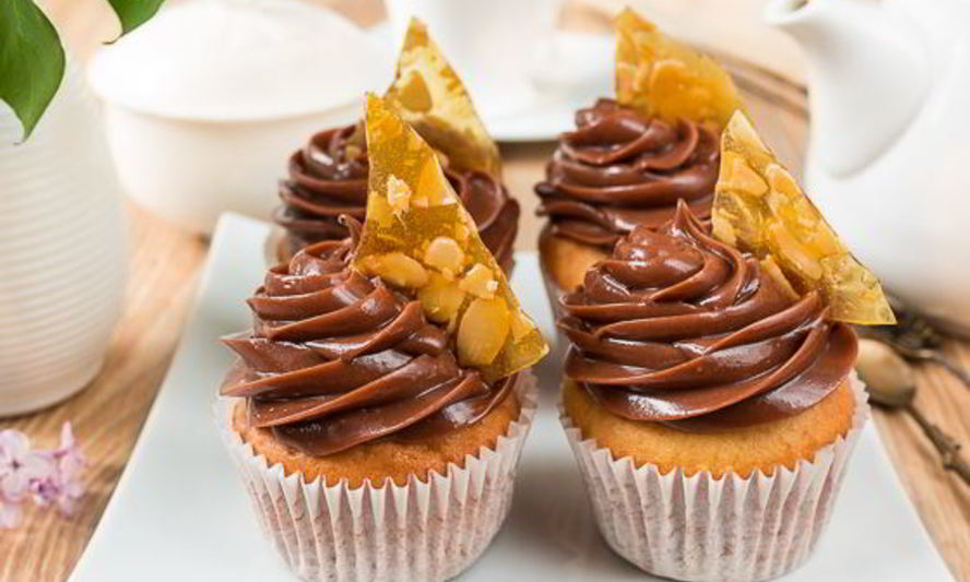 Рецепт ванильных капкейков с шоколадно-ореховым кремом
