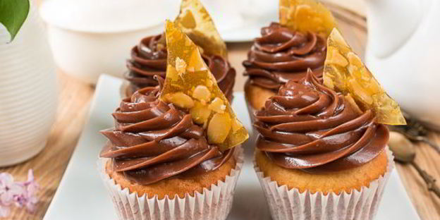 ванильные капкейки с шоколадно-ореховым кремом