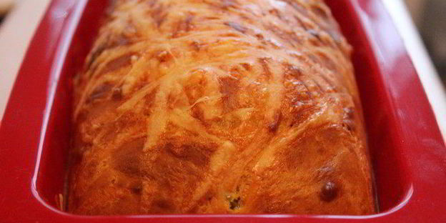 закусочный кекс с оливками, пармезаном и розмарином