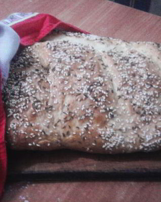 Домашний хлеб с кунжутом и тмином