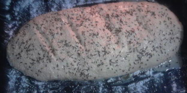 домашний хлеб с кунжутом и тмином