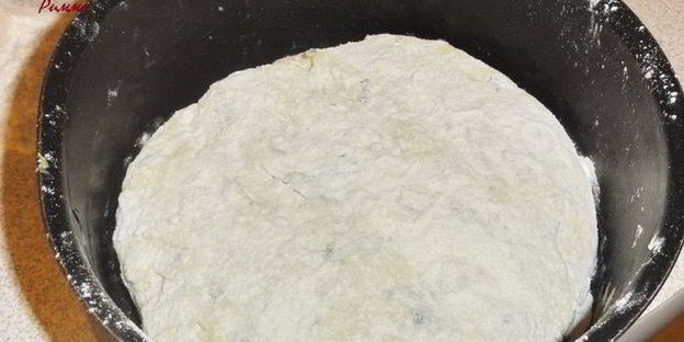 хлеб домашний со шпинатом, луком и сыром