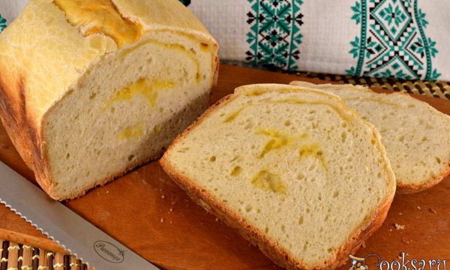 Рецепт хлеба на рассоле с сыром и чесноком в хлебопечке