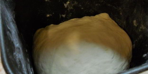 хлеб на рассоле с сыром и чесноком в хлебопечке