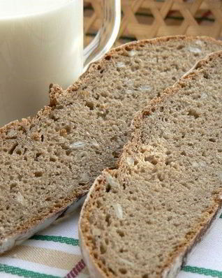 Хлеб ржаной на закваске с семечками