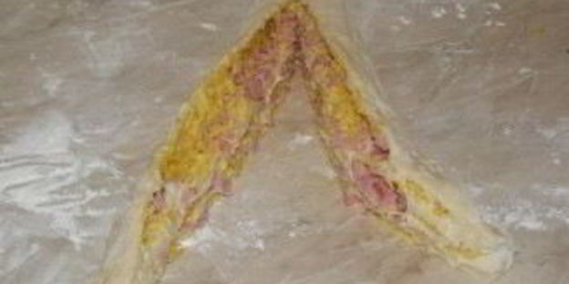 хлеб с колбасой и сыром в хлебопечке