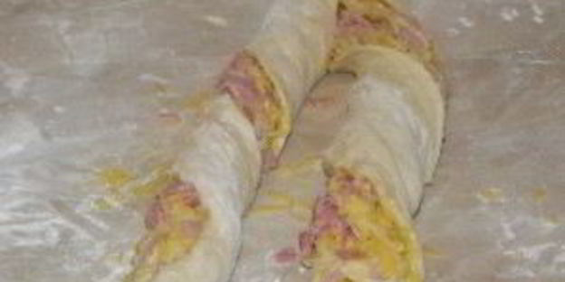 хлеб с колбасой и сыром в хлебопечке