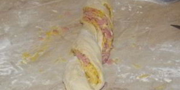 хлеб с колбасой и сыром в хлебопечке