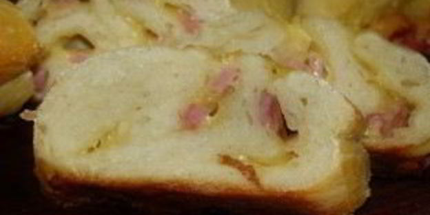 хлеб с колбасой и сыром в хлебопечке