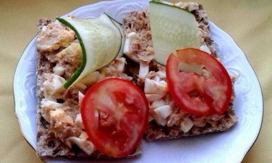 Рецепт хрустящих хлебцев с тунцом