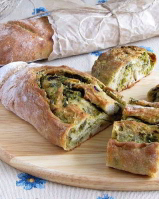 Хрустящий хлеб с оливково-базиликовой топенадой