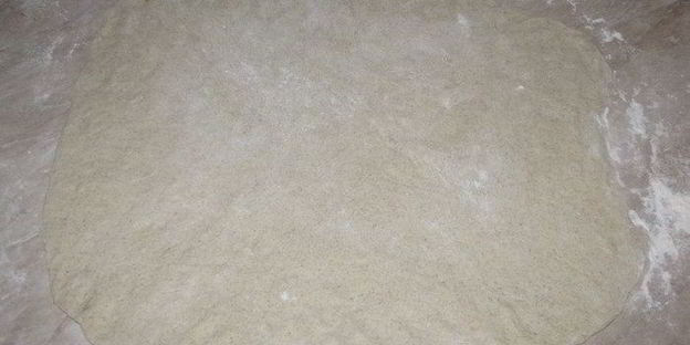 хрустящий хлеб с оливково-базиликовой топенадой