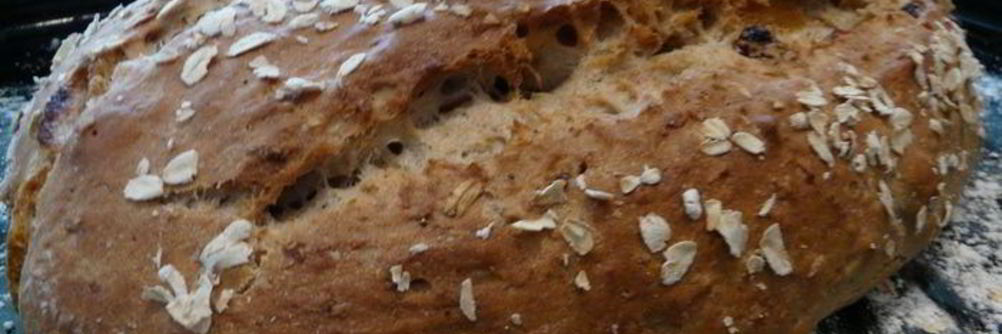 Овсяный хлеб с орехами и фруктами
