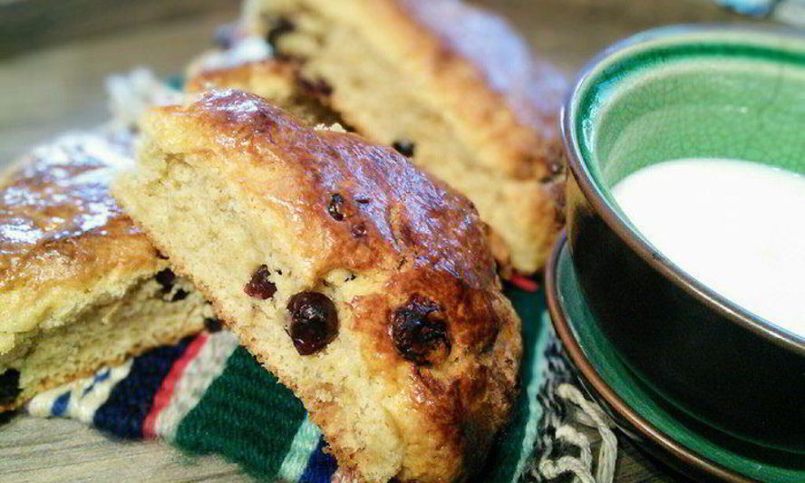 Рецепт сконов с белым шоколадом и вяленой вишней