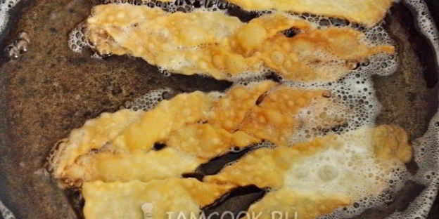 хворост на желтках