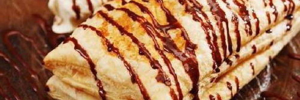 Конвертики из слоеного теста с мороженым