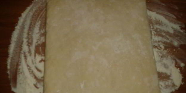 конвертики из слоеного теста с яблоками