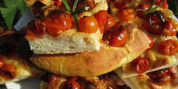 фокачча на картофельном тесте с черри