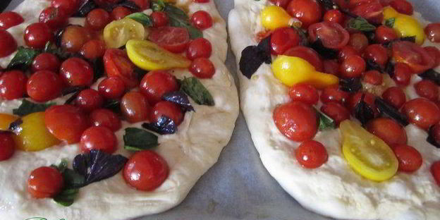 фокачча с ароматными томатами