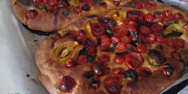 фокачча с ароматными томатами