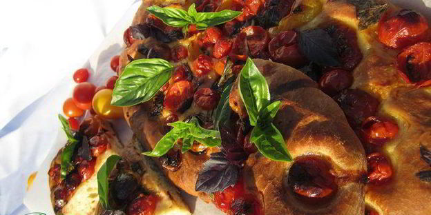 фокачча с ароматными томатами