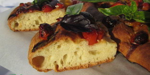 фокачча с ароматными томатами