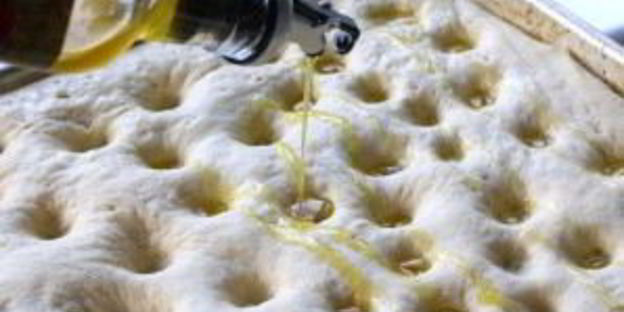 фокачча с маслинами и розмарином