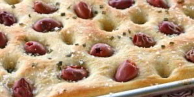 фокачча с маслинами и розмарином