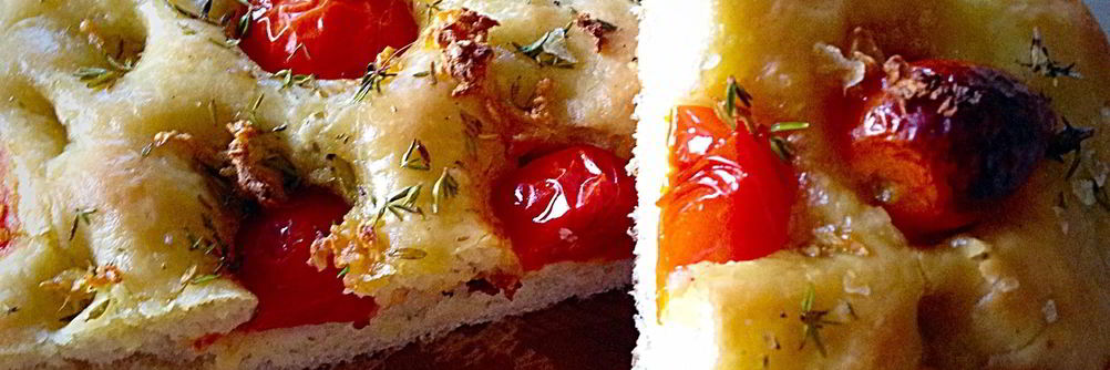 Фокачча с помидорами черри