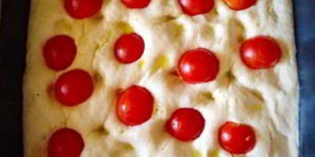 фокачча с помидорами черри