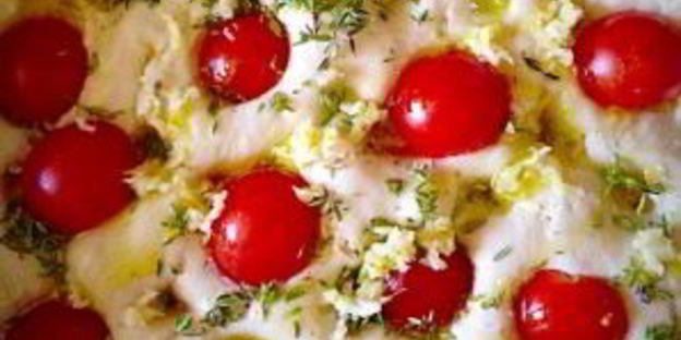 фокачча с помидорами черри