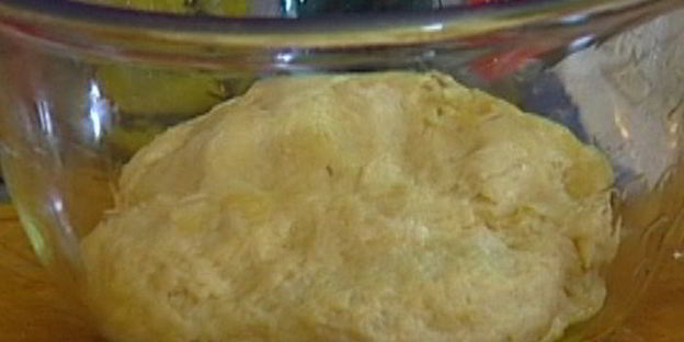 фокачча с помидорами и базиликом