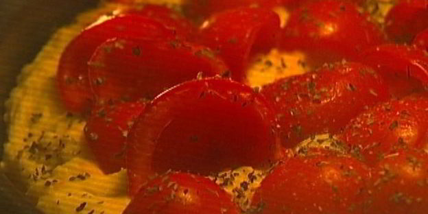 фокачча с помидорами и базиликом