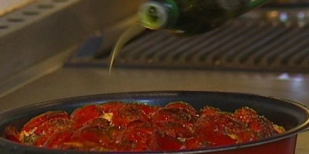 фокачча с помидорами и базиликом