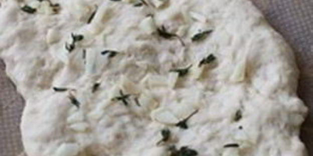 фокачча с тимьяном и чесноком