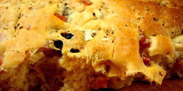 фокачча с ветчиной и вялеными помидорами италия