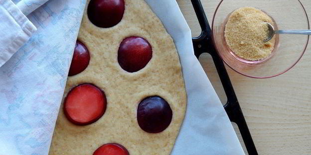 фокачча со сливами