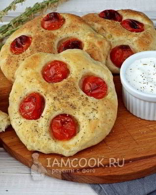 Картофельные лепешки с черри и травами