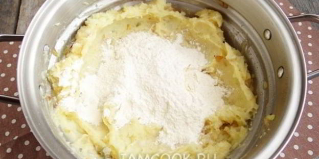 картофельные лепешки со шпинатной начинкой