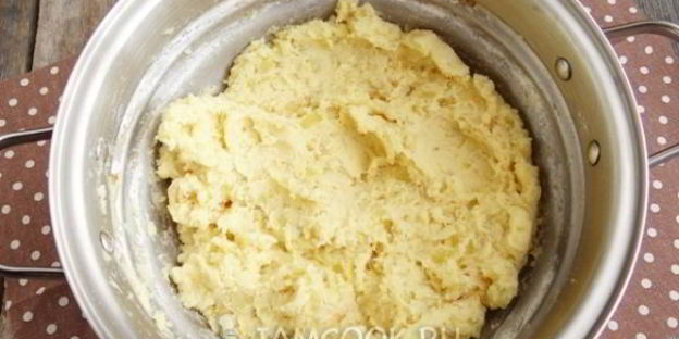 картофельные лепешки со шпинатной начинкой