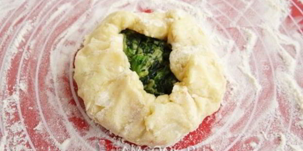 картофельные лепешки со шпинатной начинкой