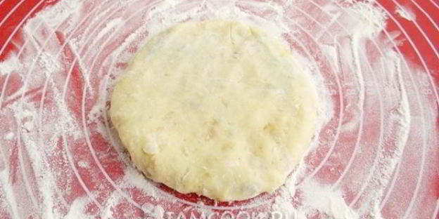 картофельные лепешки со шпинатной начинкой