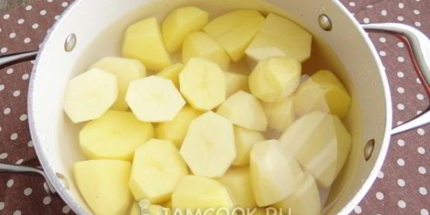 картофельные лепешки со шпинатной начинкой