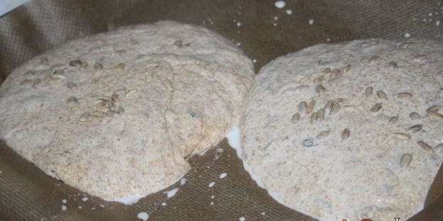 хлебные лепешки в духовке с луком и укропом