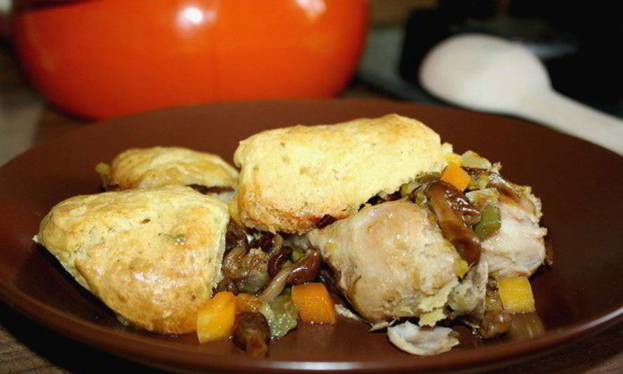 Рецепт куриного кобблера с тимьяновыми лепешками