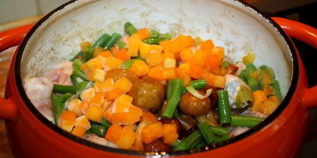 куриный кобблер с тимьяновыми лепешками