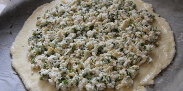 лепешка из творожного теста с сыром